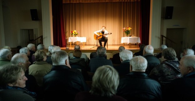 Urząd Miejski w Pajęcznie zaprasza seniorów i inne osoby na koncert z okazji Europejskiego Dnia Seniora. Spotkanie ma być okazją do wspólnego spędzenia czasu przy muzyce.